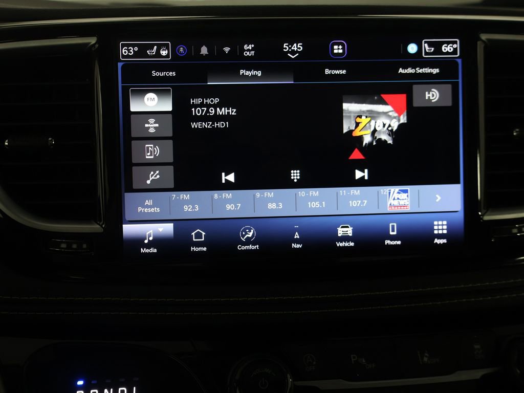 Used 2023 Chrysler Pacifica Limited image 44