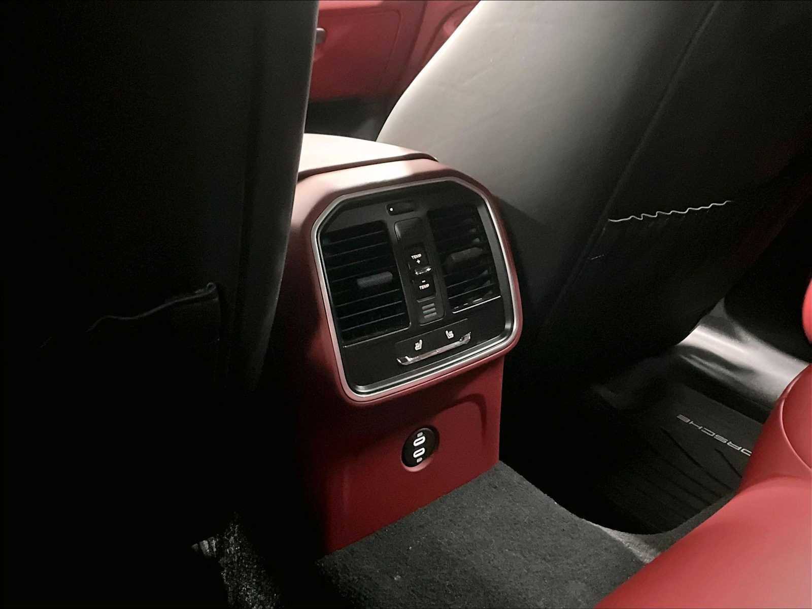 Used 2025 Porsche Macan image 25