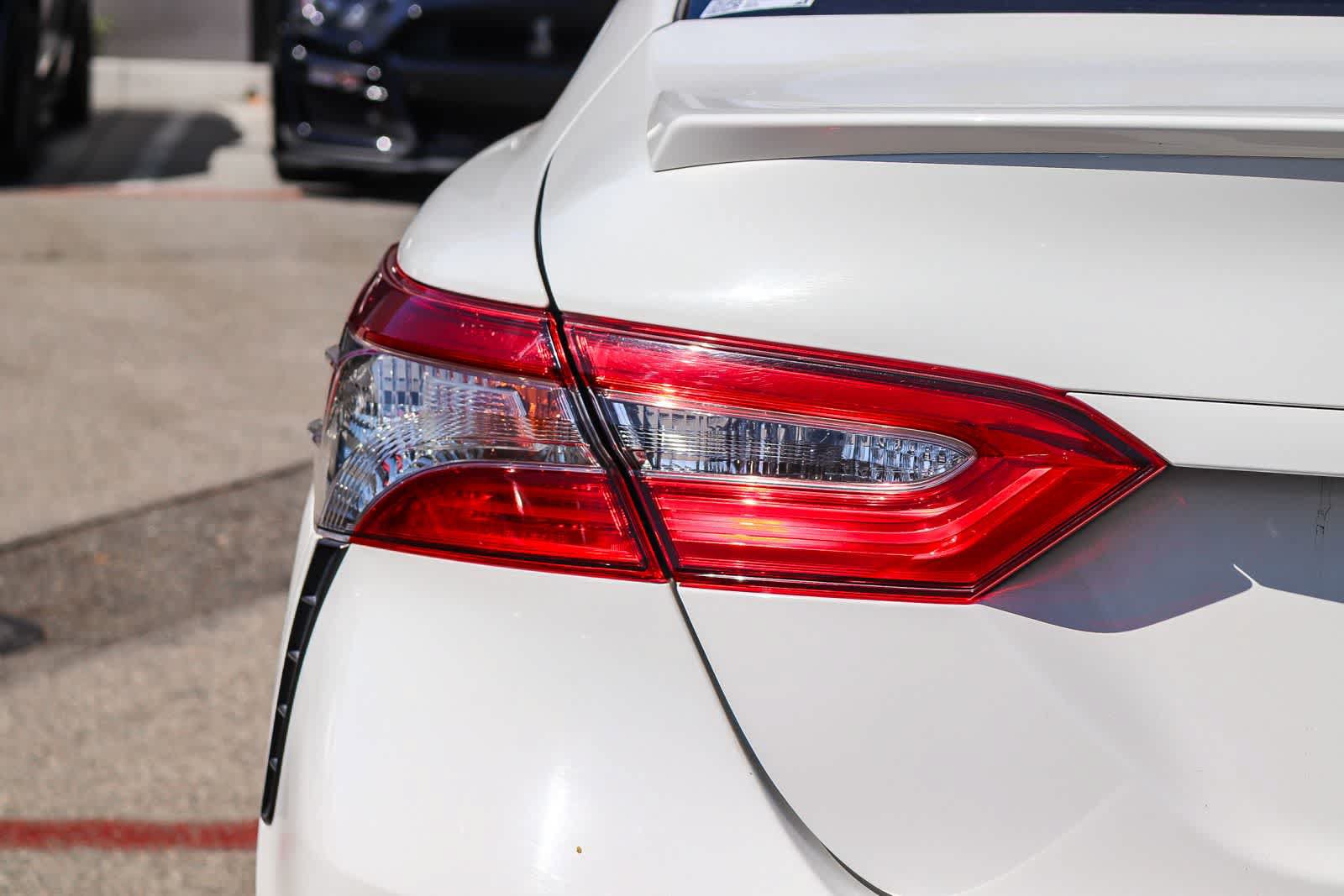 Used 2018 Toyota Camry SE FWD image 7