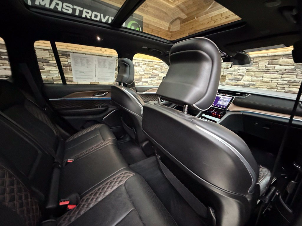 Used 2022 Jeep Grand Cherokee Summit AWD/4WD image 19