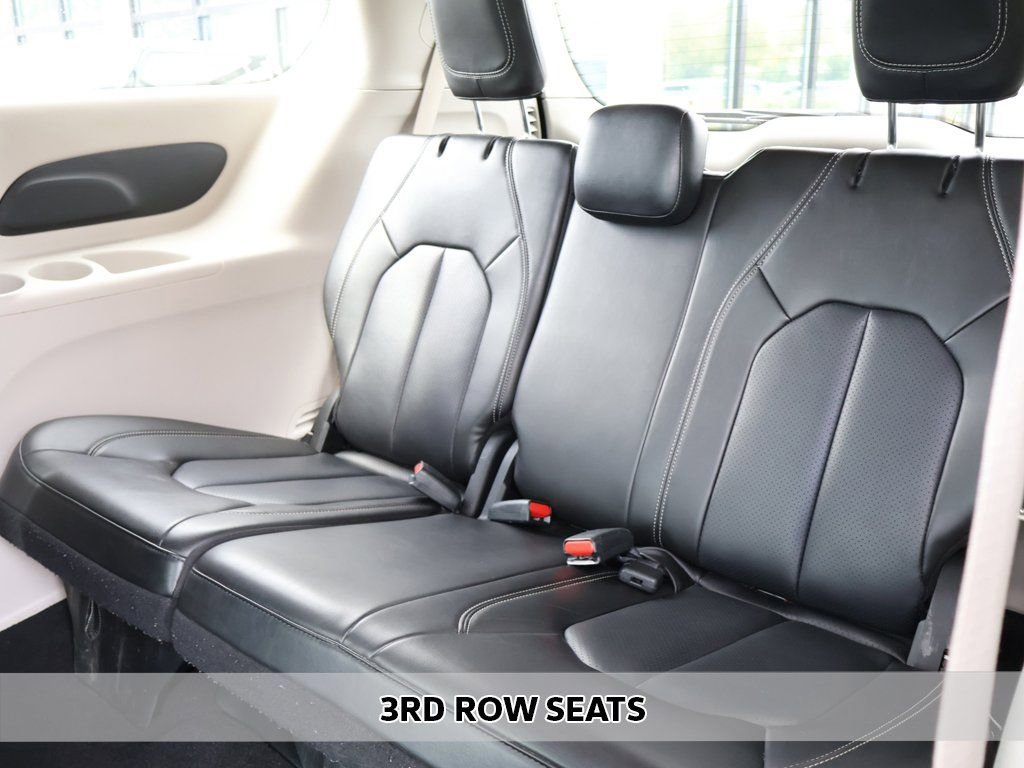 Used 2023 Chrysler Pacifica Touring-L FWD image 8