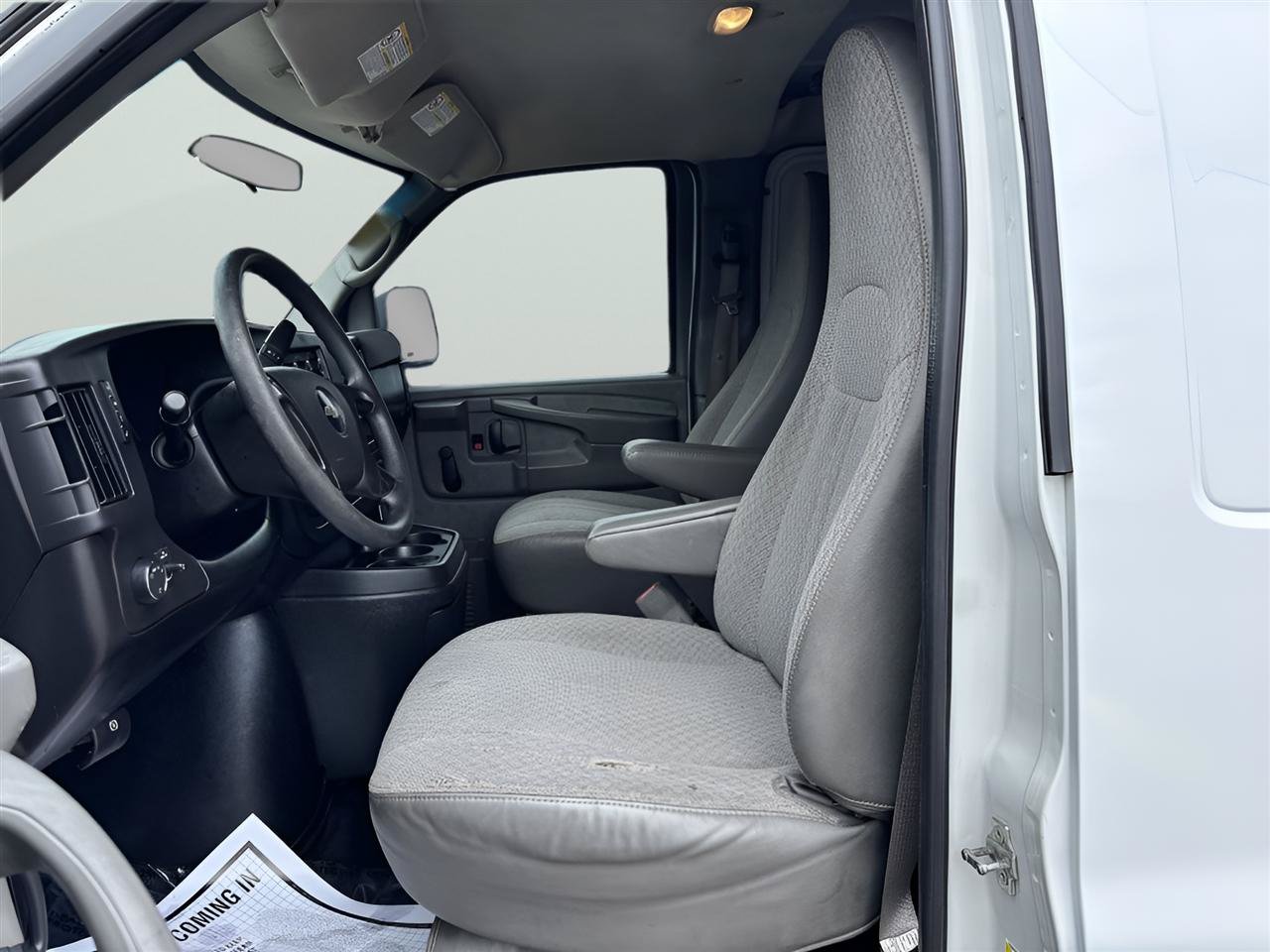 Used 2010 Chevrolet Express 2500 Extended RWD image 11