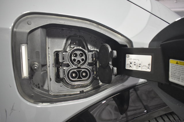 Used 2024 Nissan Ariya AWD image 41