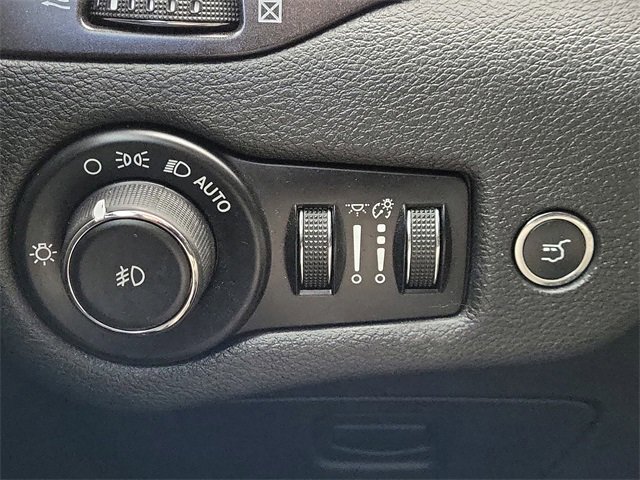 Used 2019 Jeep Cherokee Trailhawk image 22