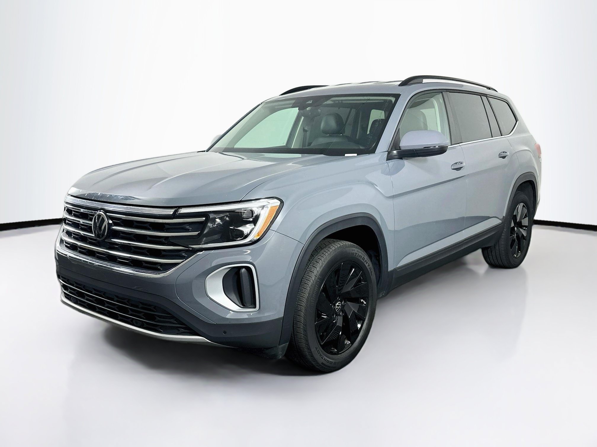 Used 2025 Volkswagen Atlas SE AWD/4WD image 3