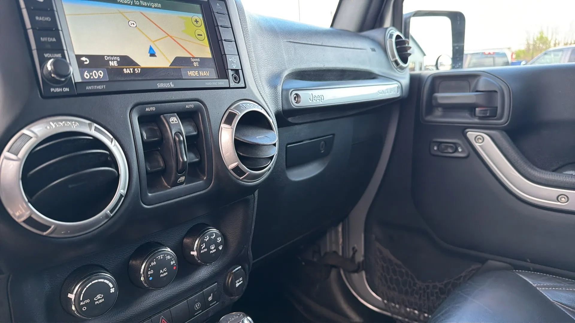 Used 2016 Jeep Wrangler Unlimited Rubicon image 71