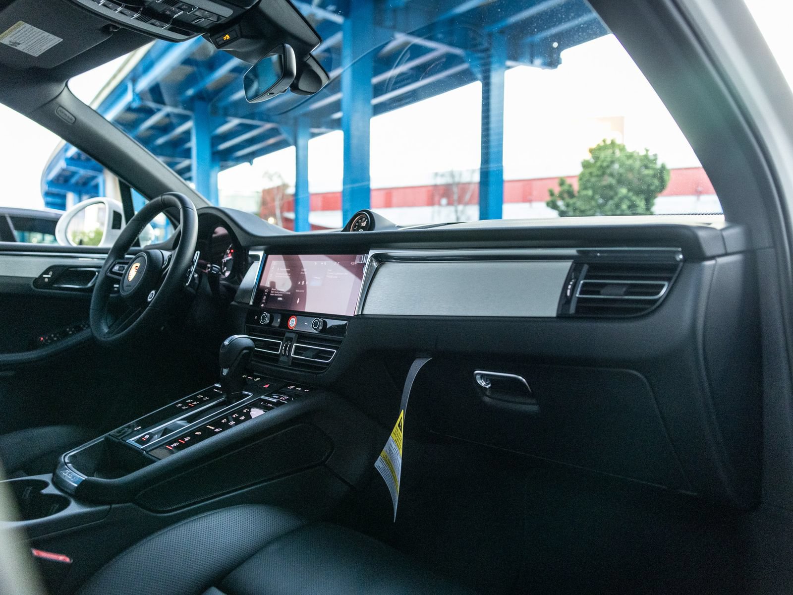 Certified 2026 Porsche Macan AWD/4WD image 31