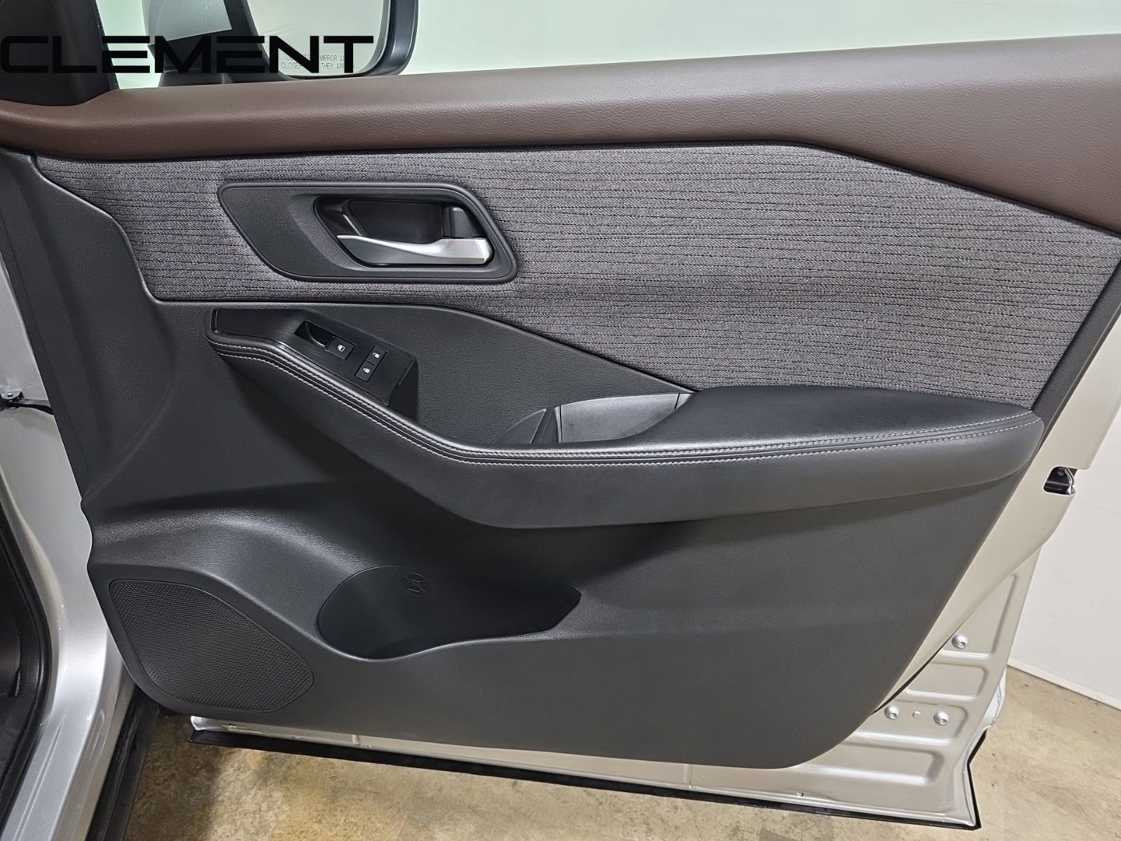 Used 2022 Nissan Rogue SV image 38