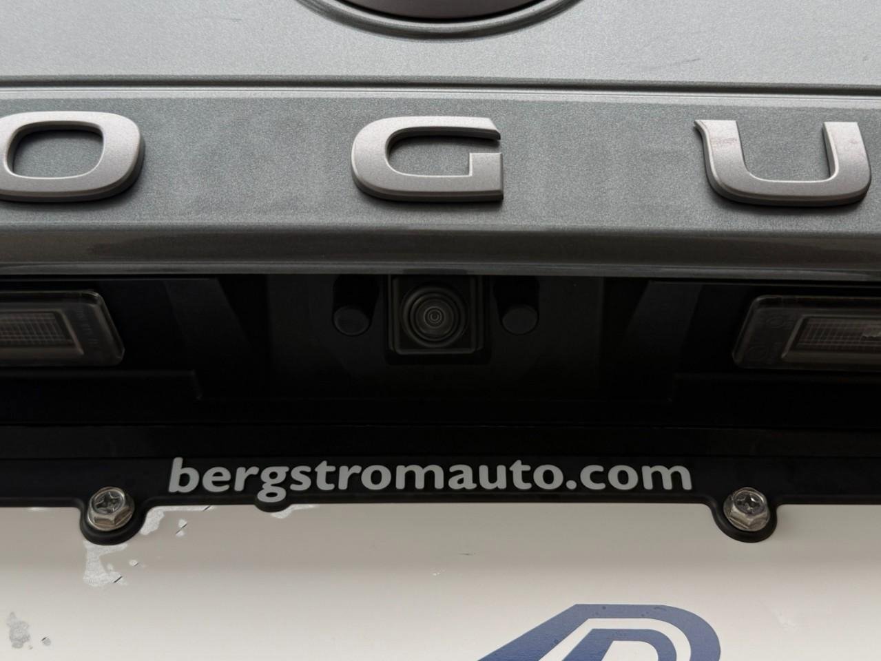 Used 2024 Nissan Rogue SV image 11