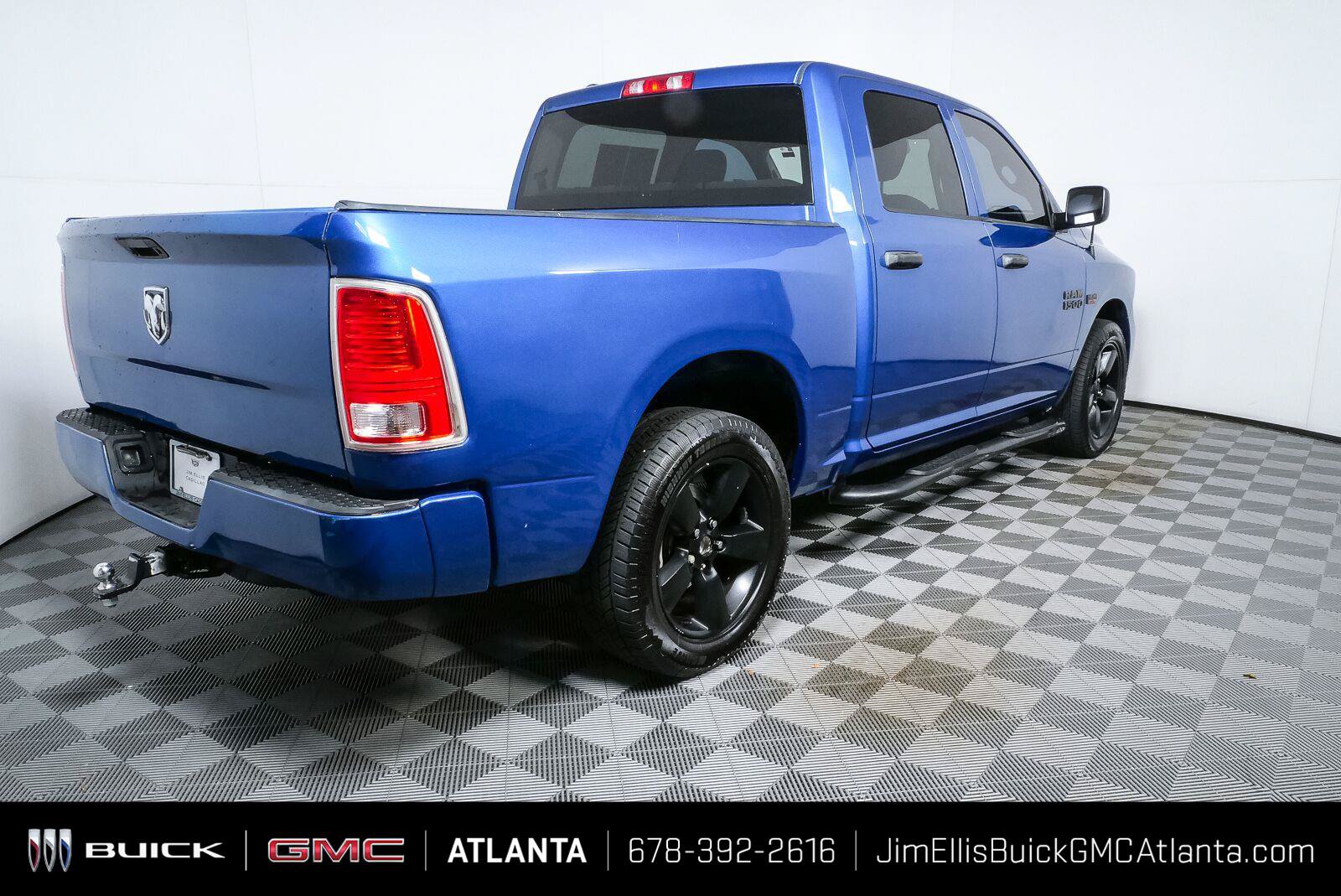 Used 2017 RAM 1500 Express w/ Express Value Package RWD image 3