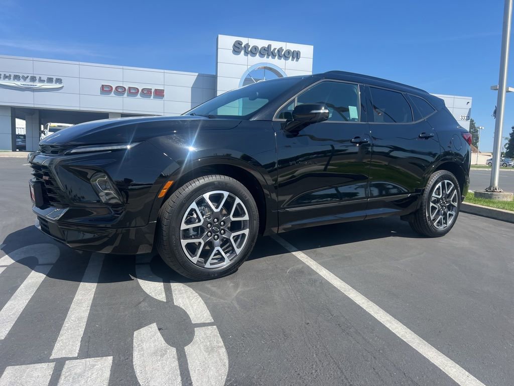 Used 2025 Chevrolet Blazer RS image 2