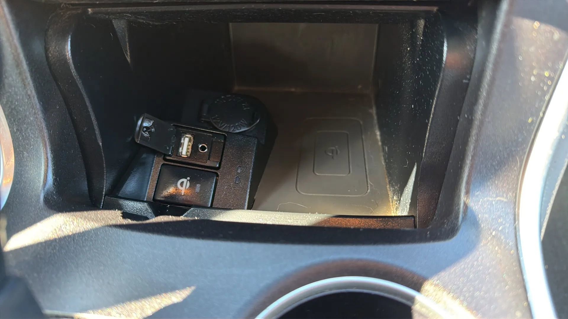 Used 2016 Toyota Camry XLE w/ Moonroof Package FWD image 19