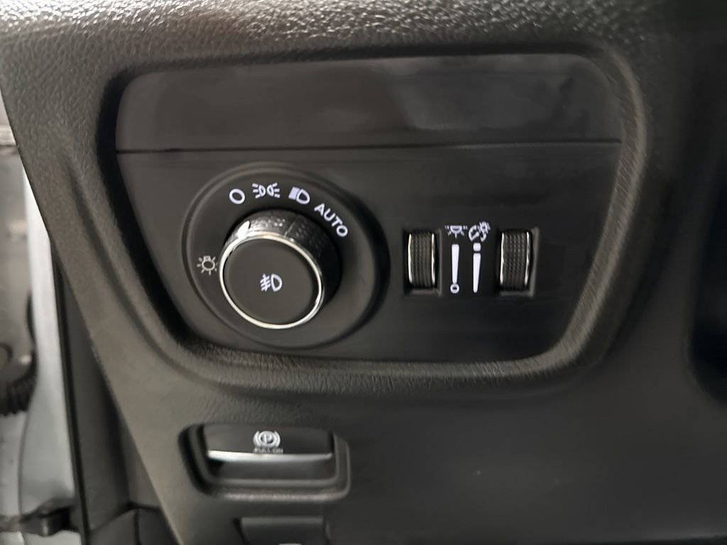 Used 2024 Jeep Grand Cherokee L Limited w/ Luxury Tech Group II image 28