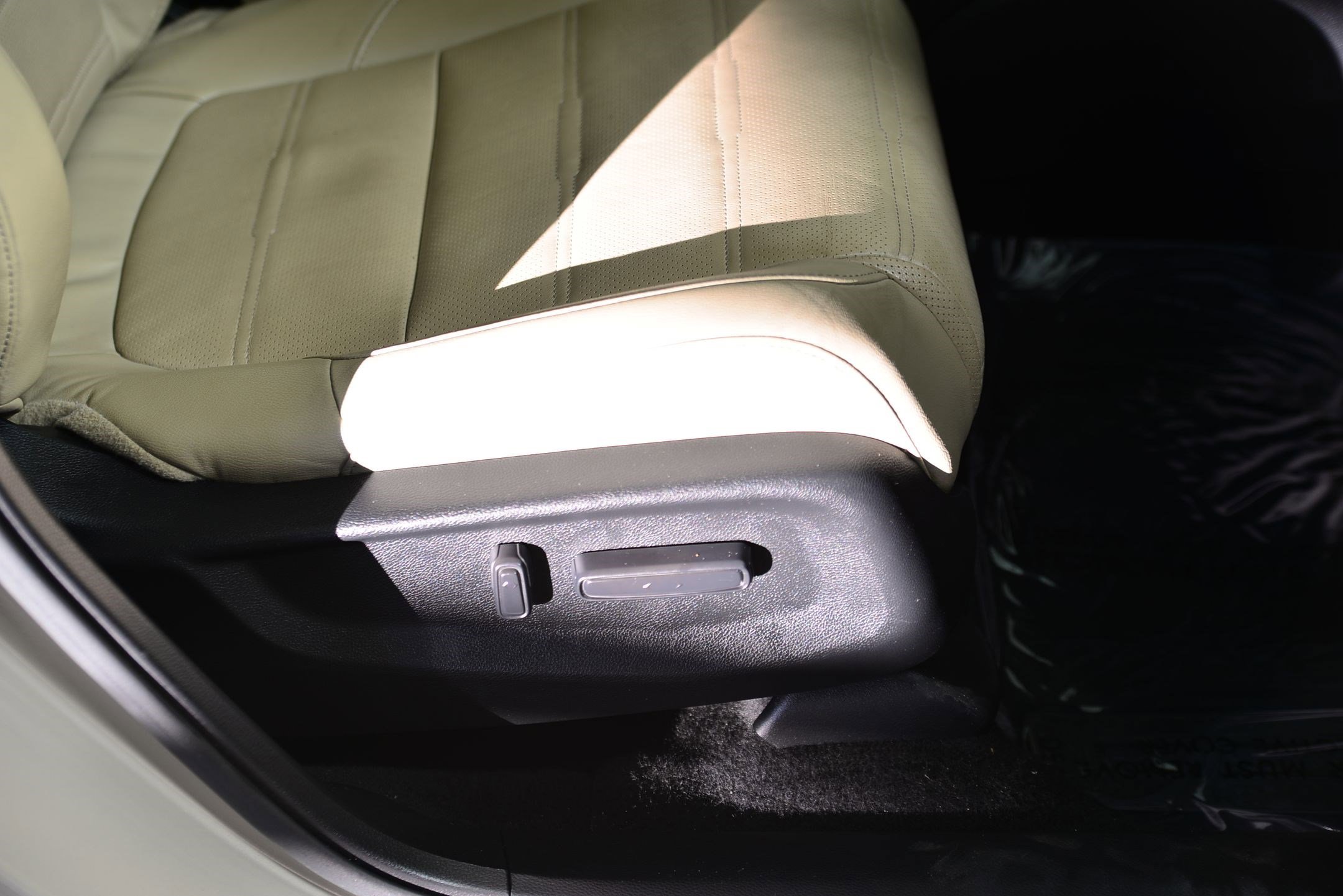 Used 2018 Honda CR-V Touring image 12