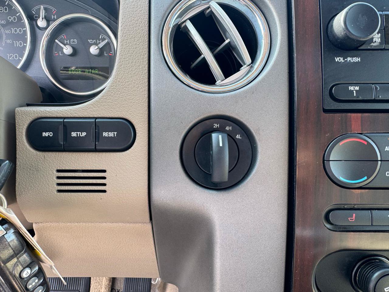 Used 2006 Lincoln Mark LT 4x4 image 24