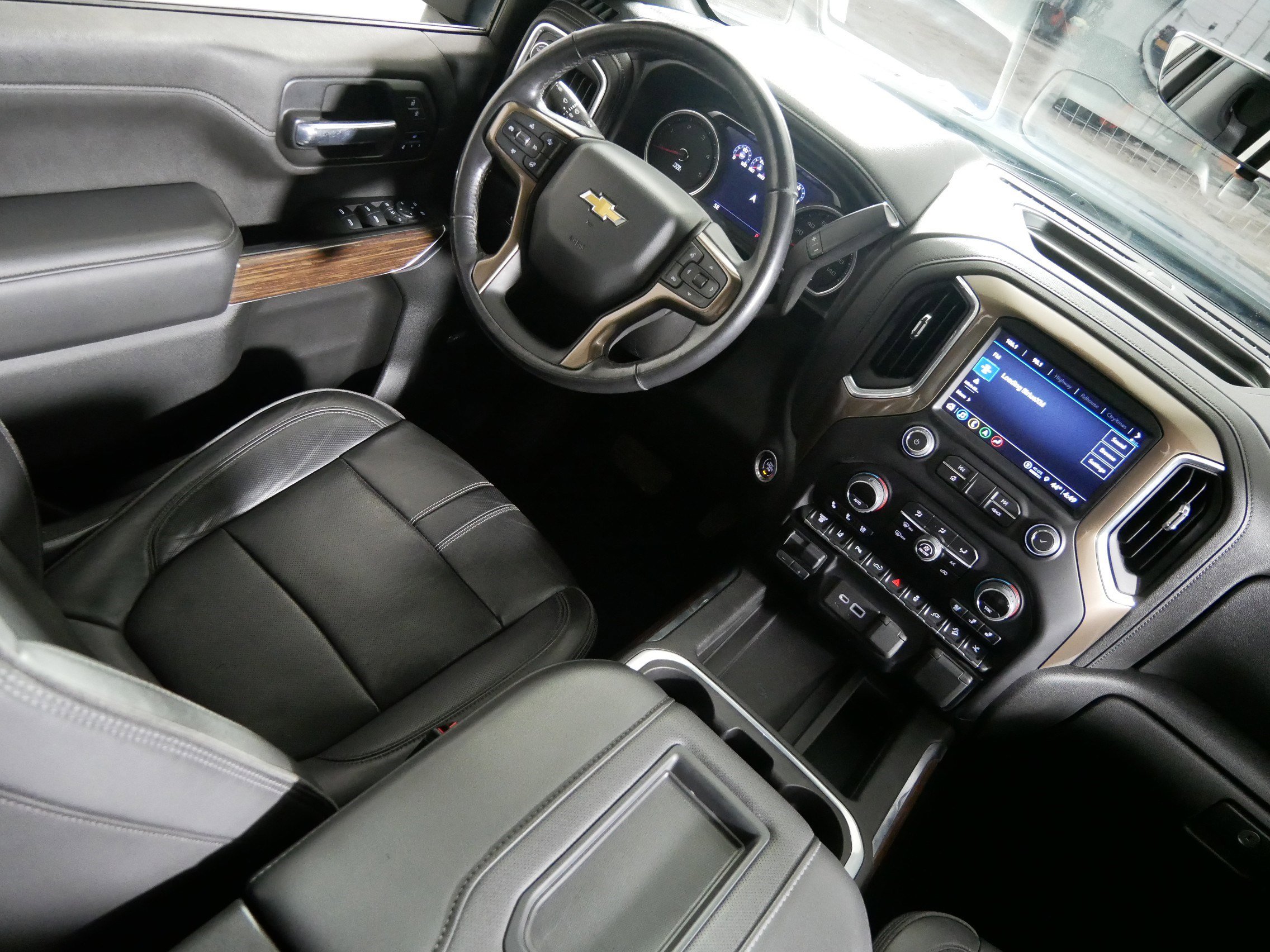 Used 2022 Chevrolet Silverado 3500 High Country w/ Z71 Off-Road Package image 9