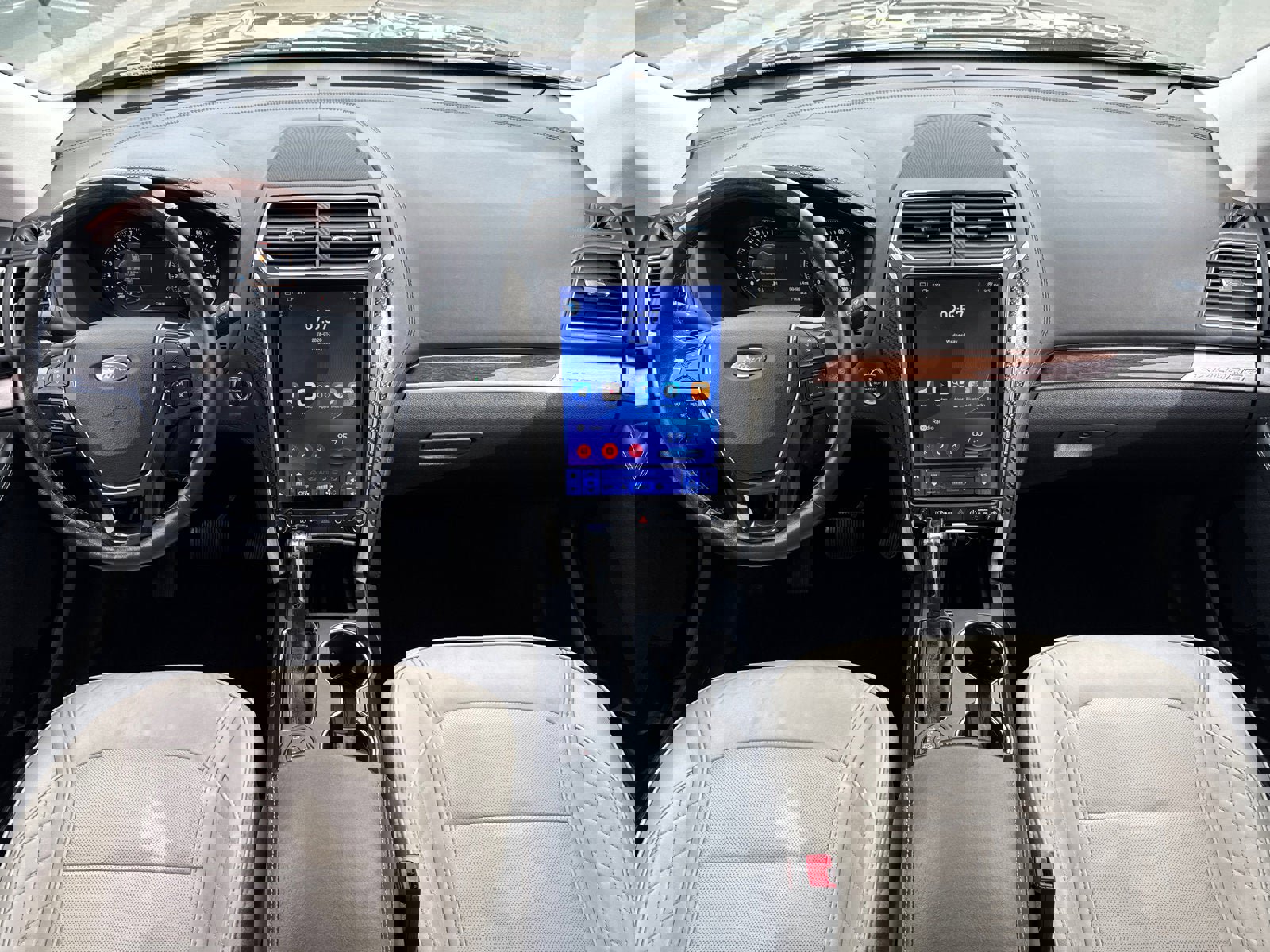 Used 2017 Ford Explorer Platinum image 22