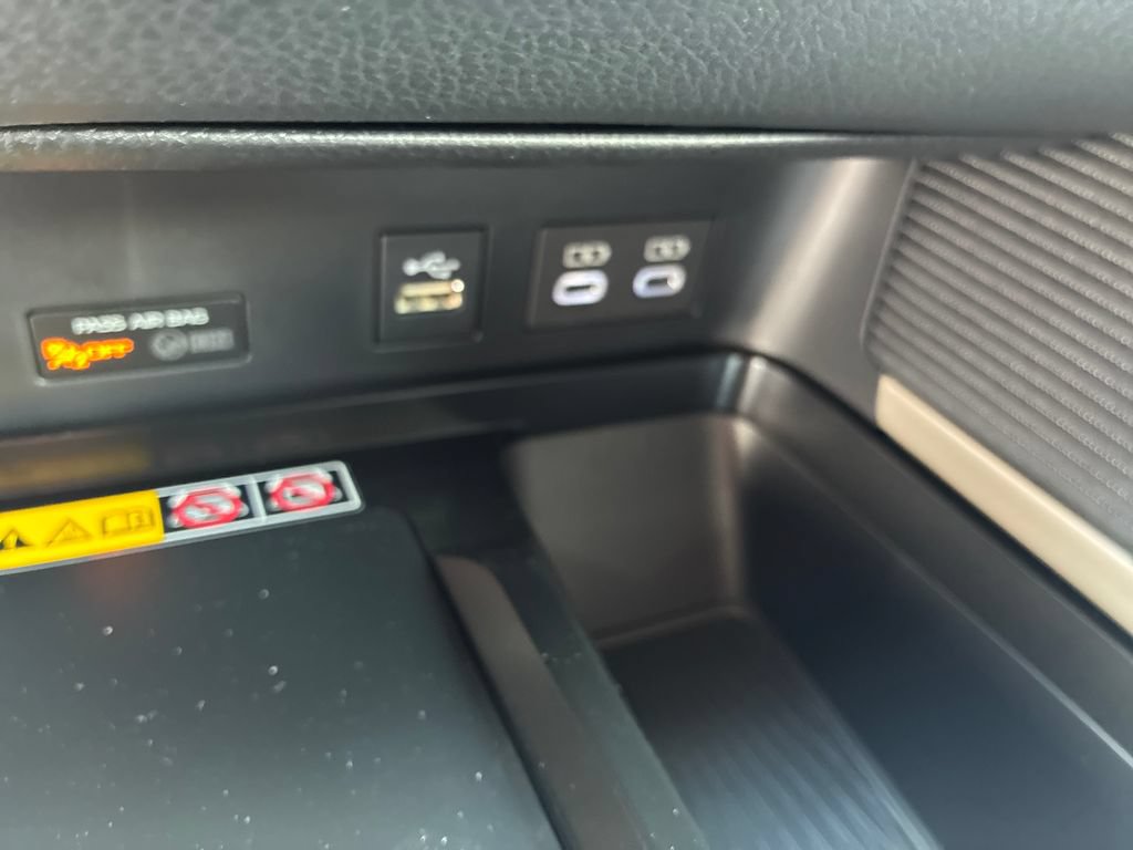 New 2026 Toyota Camry Hybrid FWD image 27
