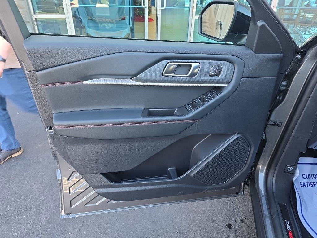 Used 2025 Ford Explorer ST image 16