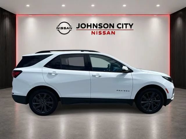 Used 2022 Chevrolet Equinox RS w/ Infotainment Package AWD/4WD image 3
