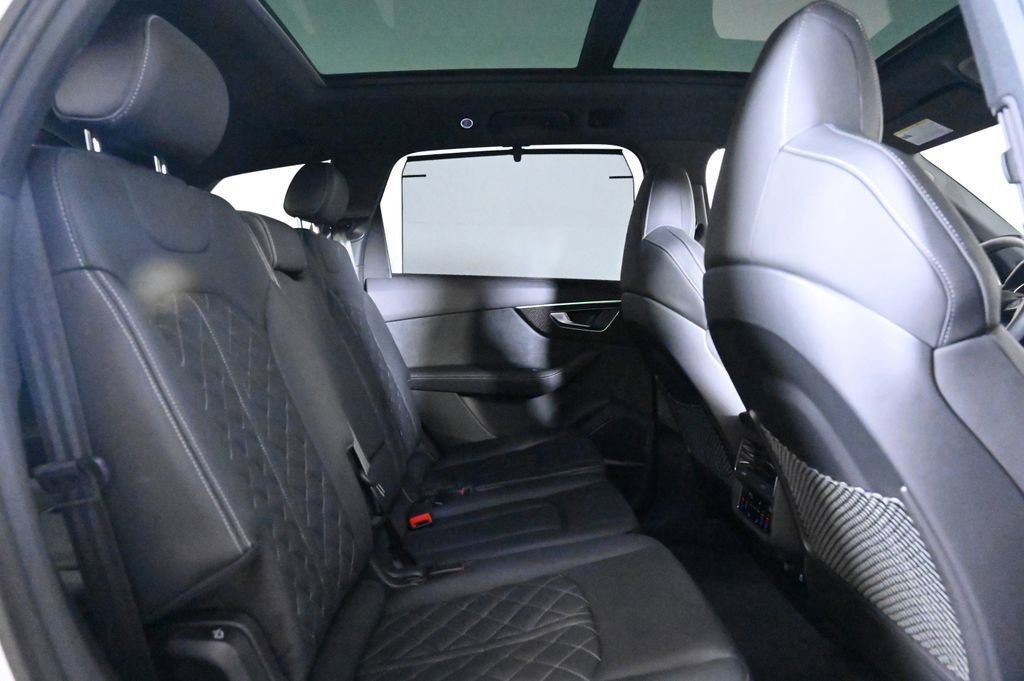 Used 2023 Audi SQ7 Prestige w/ Prestige Package AWD/4WD image 17