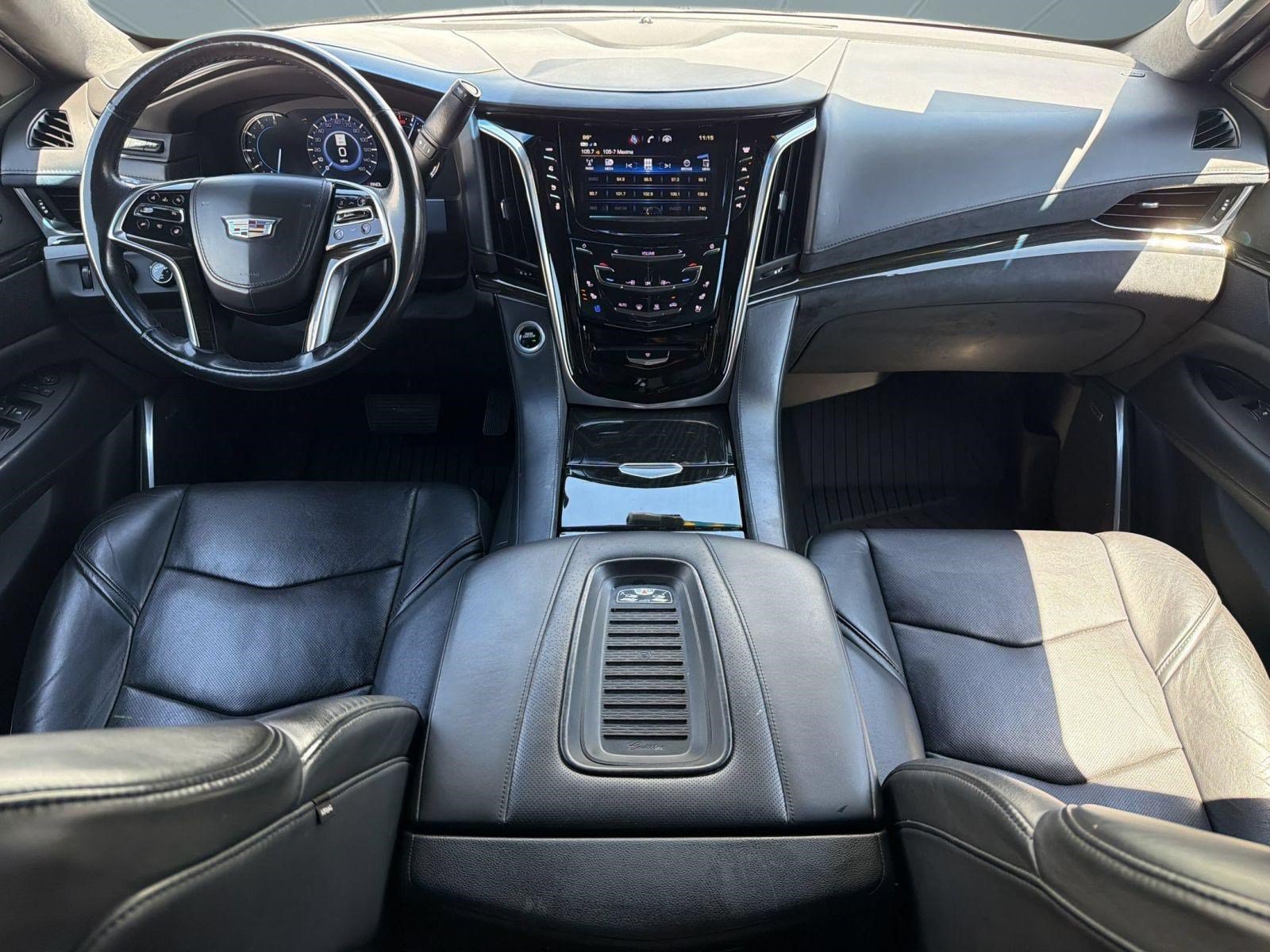 Used 2018 Cadillac Escalade Platinum AWD/4WD image 15
