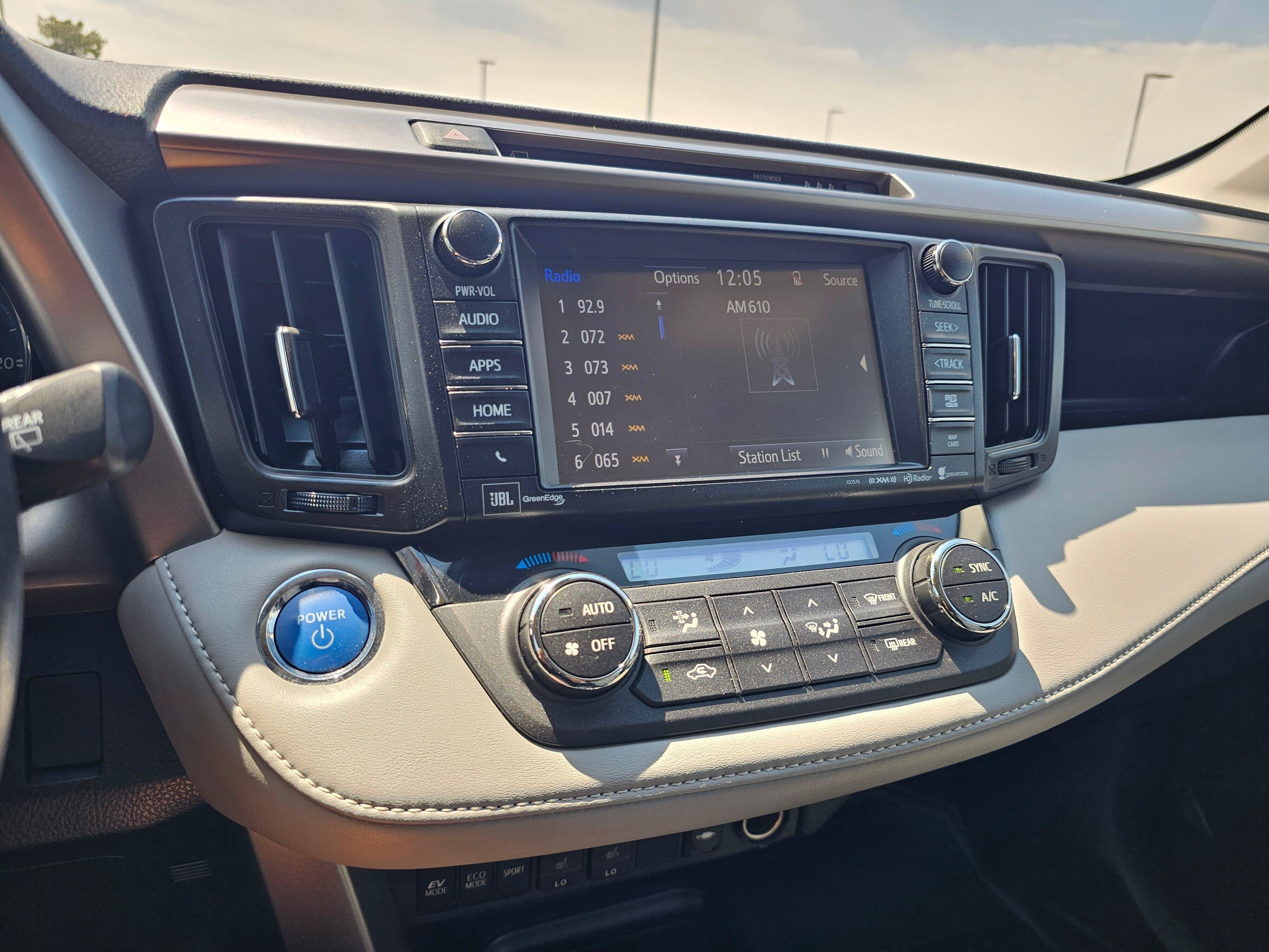Used 2018 Toyota RAV4 Limited w/ Advanced Technology Package AWD/4WD image 25