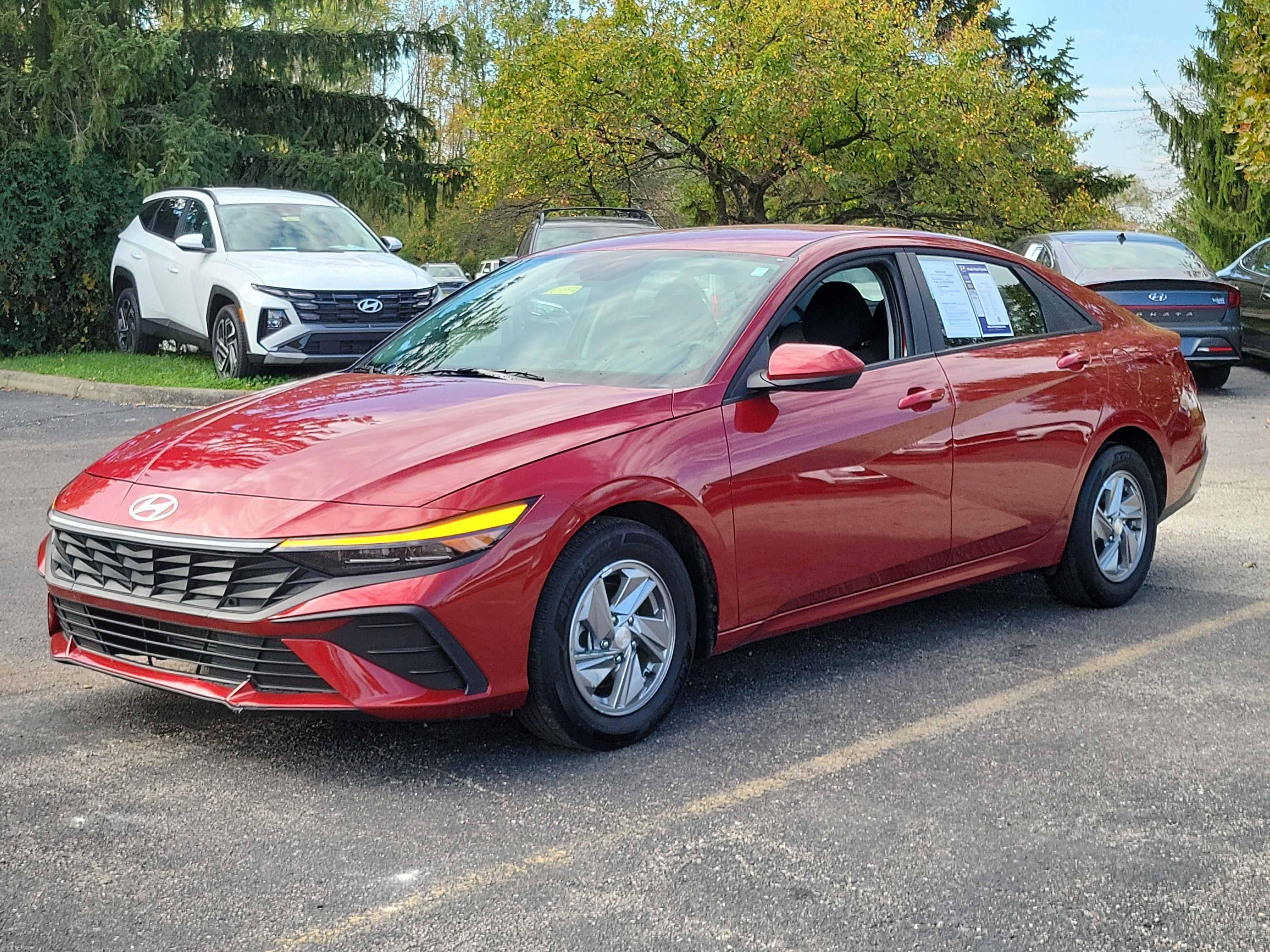 Used 2025 Hyundai Elantra SE FWD image 2