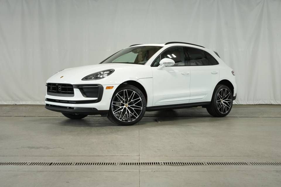 Certified 2025 Porsche Macan AWD/4WD image 1