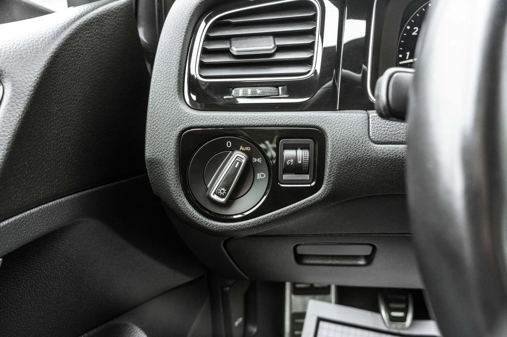 Used 2019 Volkswagen Golf R 4-Door image 19