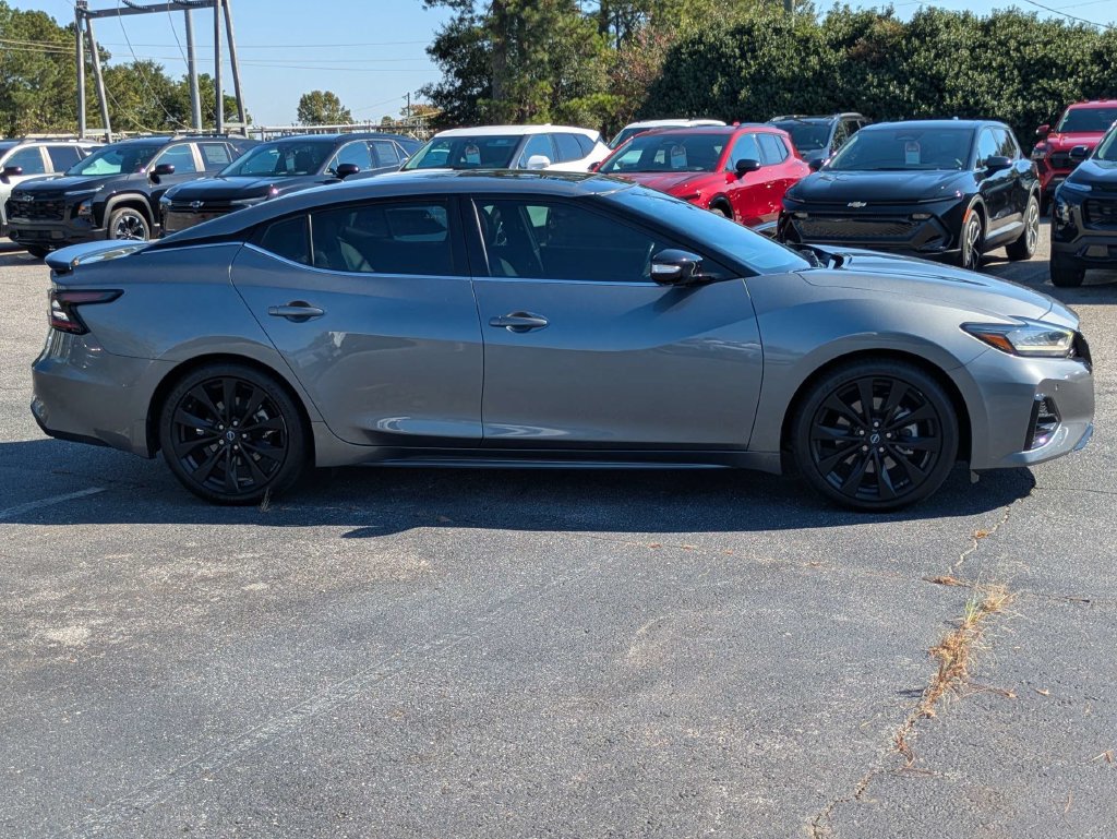 Used 2023 Nissan Maxima SR w/ Sport Mat Group FWD image 3