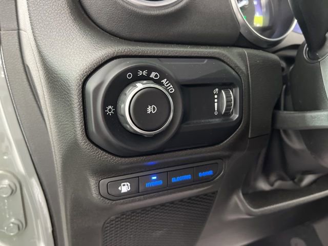 Used 2023 Jeep Wrangler Unlimited Sahara w/ Cold Weather Group image 33