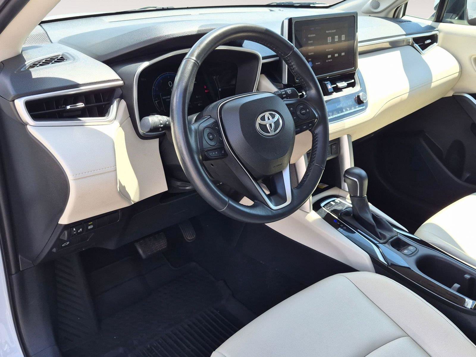 Used 2023 Toyota Corolla Cross XLE w/ Convenience Package AWD/4WD image 37