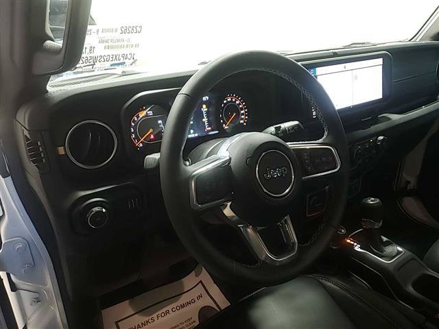 Used 2025 Jeep Wrangler Unlimited Sahara w/ Safety Group AWD/4WD image 16