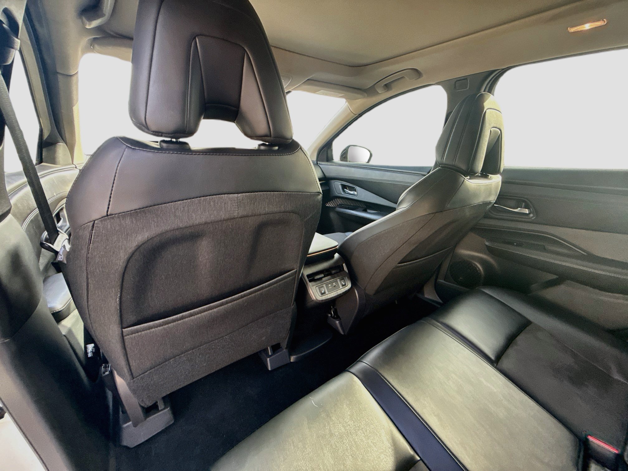 Used 2023 Nissan Ariya FWD image 25