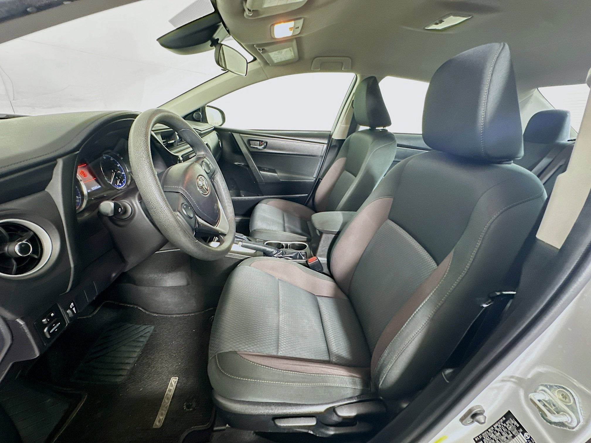 Used 2019 Toyota Corolla LE FWD image 13