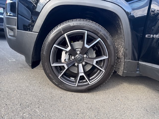 New 2026 Jeep Cherokee Overland w/ Advanced Pro Tech Group AWD/4WD image 28