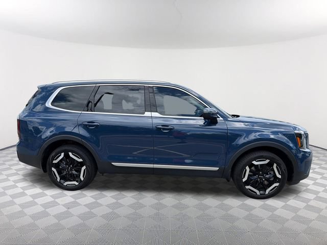 Used 2025 Kia Telluride EX w/ EX Captain's Chair Package FWD image 4