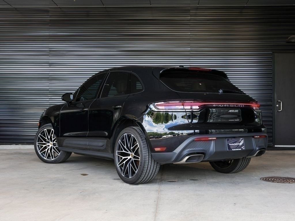 Certified 2023 Porsche Macan AWD/4WD image 3
