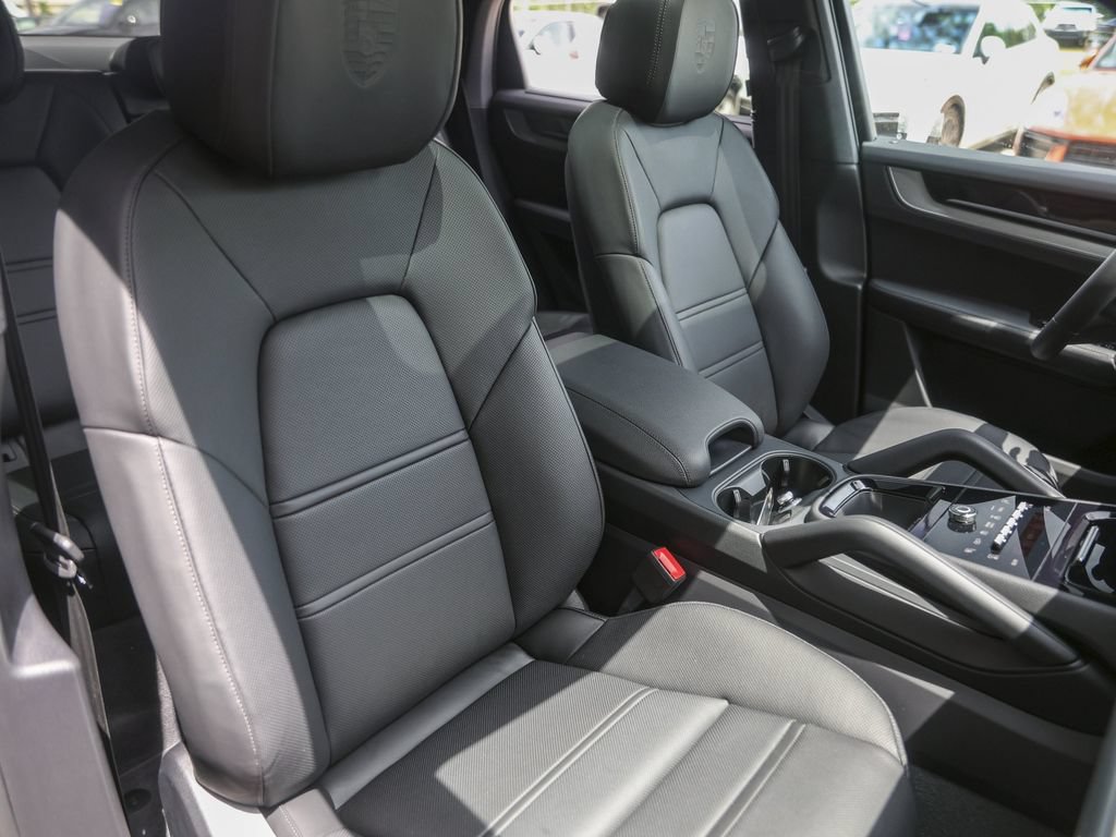 New 2026 Porsche Cayenne Coupe AWD/4WD image 37