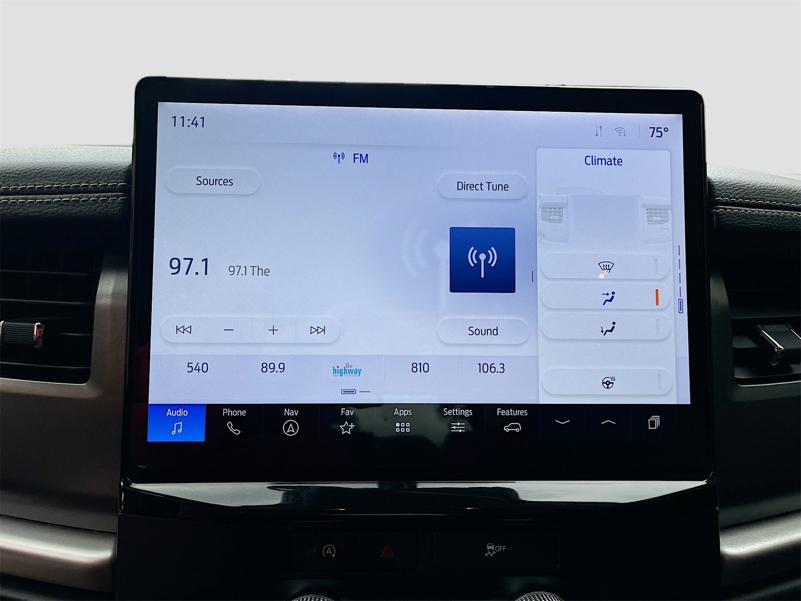 Used 2024 Ford Expedition XLT image 15