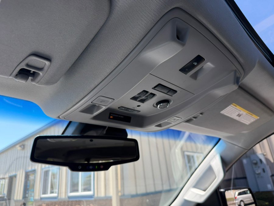 Used 2018 Chevrolet Tahoe Premier AWD/4WD image 18