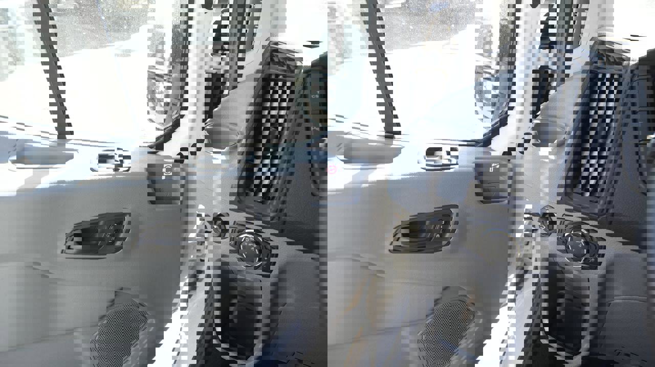 Used 2019 Ford Transit 350 XLT image 16