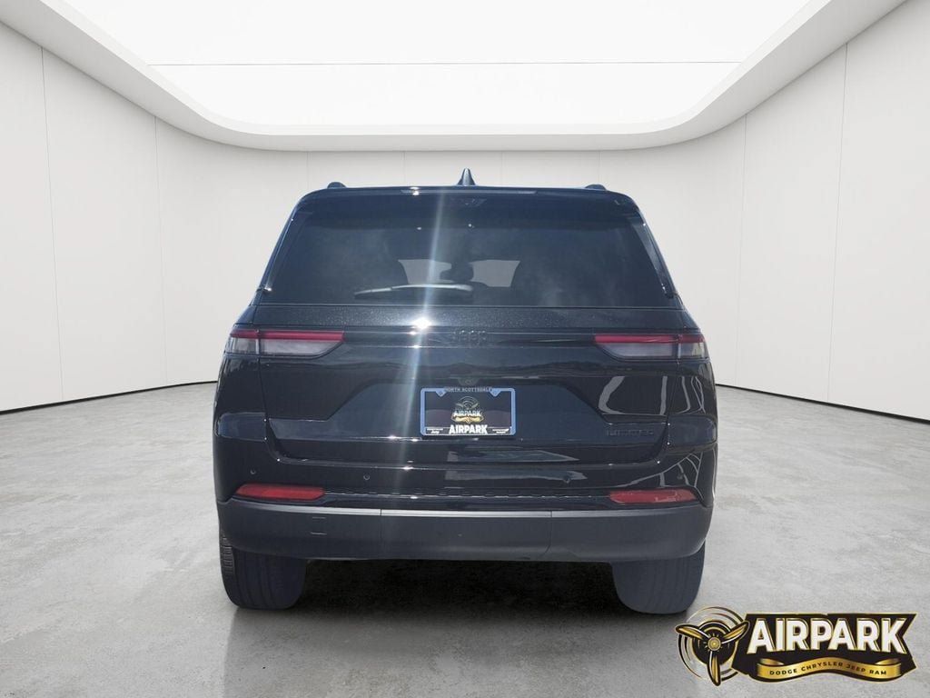 New 2025 Jeep Grand Cherokee Limited w/ Luxury Tech Group II RWD image 5