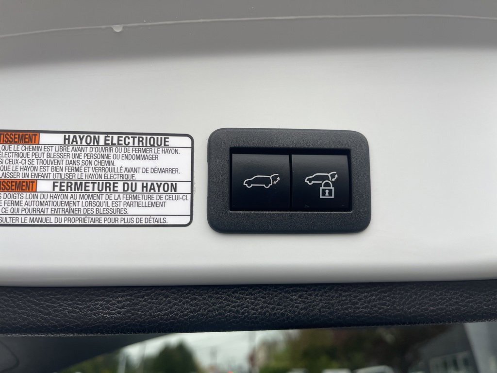 Used 2022 Toyota Corolla Cross XLE w/ Convenience Package image 23