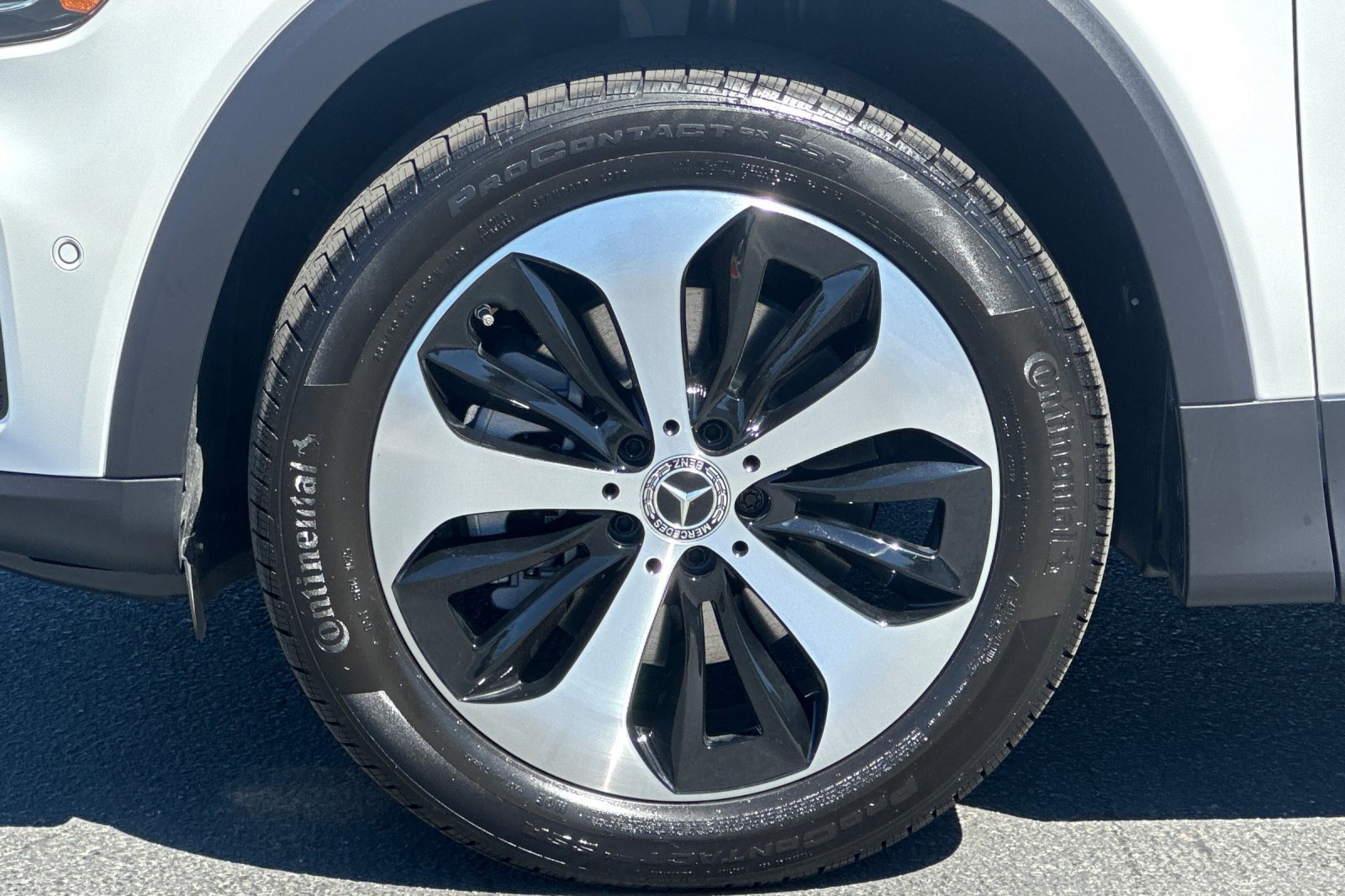 New 2025 Mercedes-Benz GLB 250 4MATIC image 25