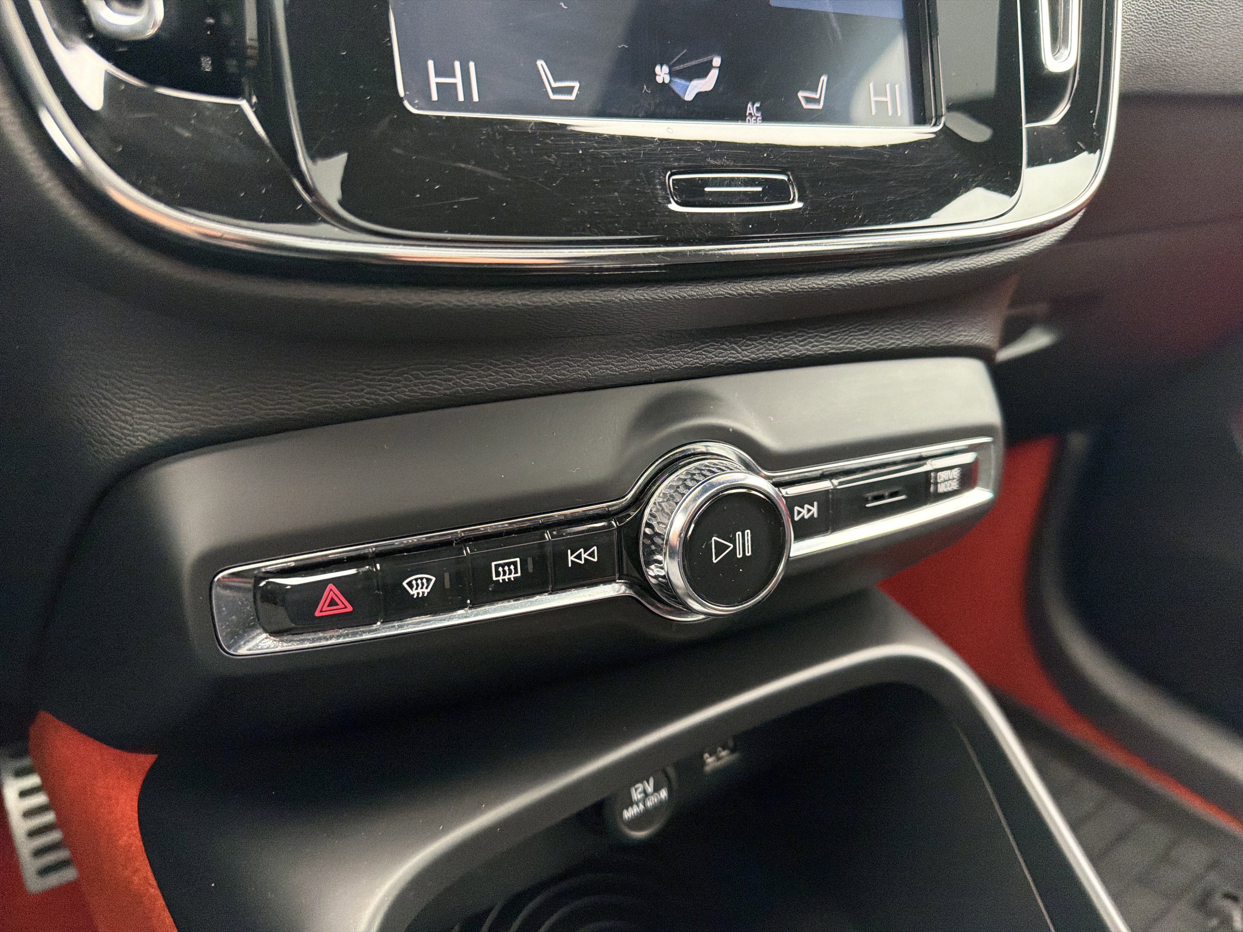 Used 2019 Volvo XC40 T5 R-Design image 22