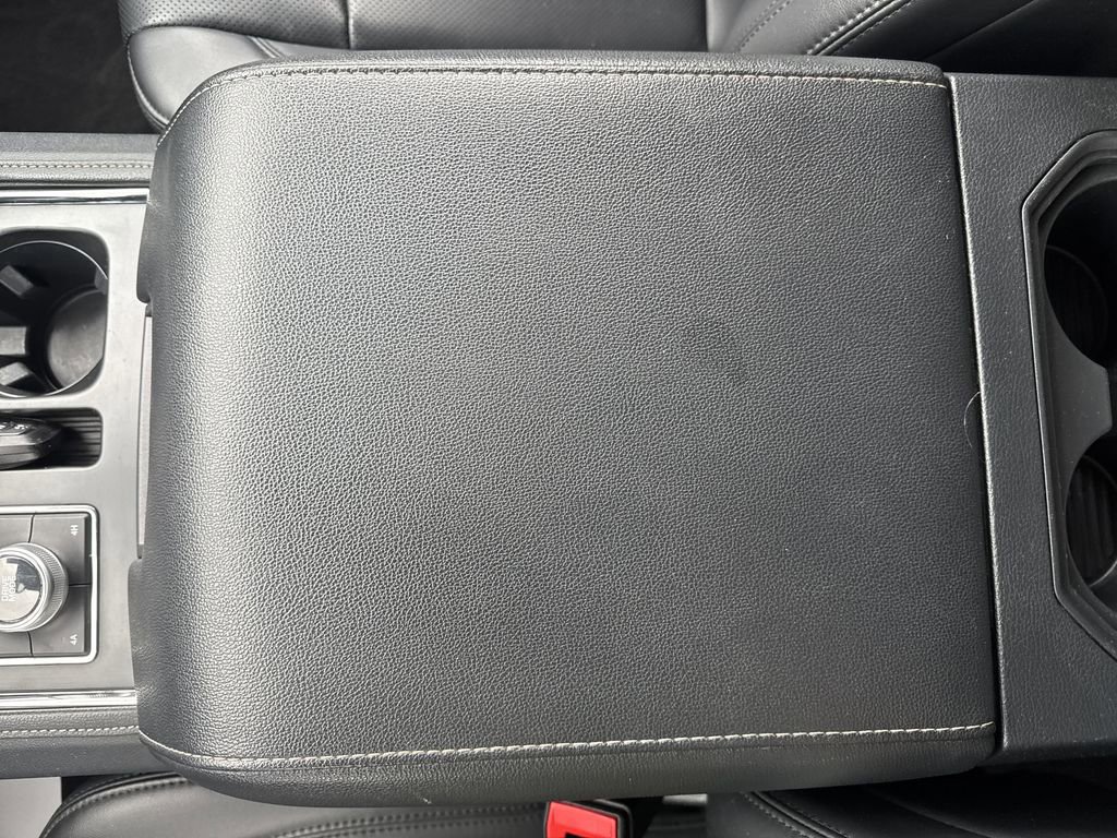 Used 2024 Ford Expedition XLT image 29