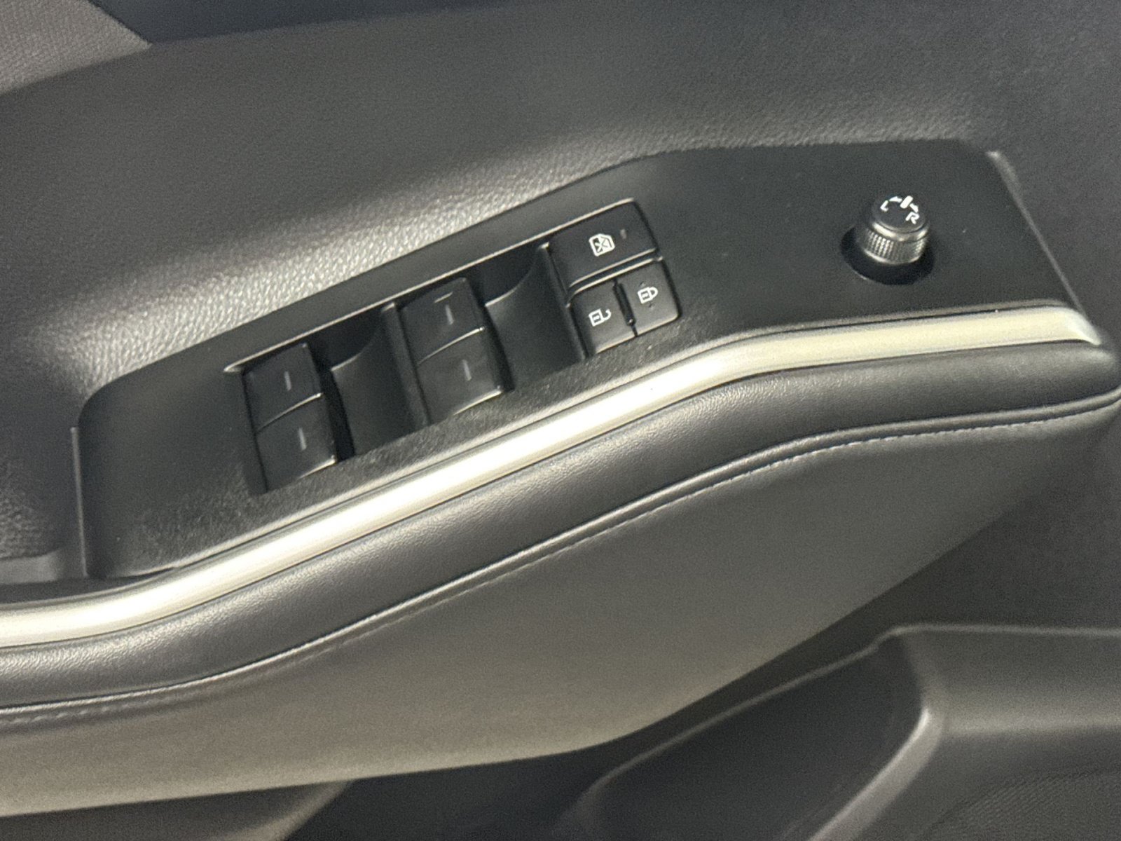 Used 2025 Toyota Highlander LE AWD/4WD image 27