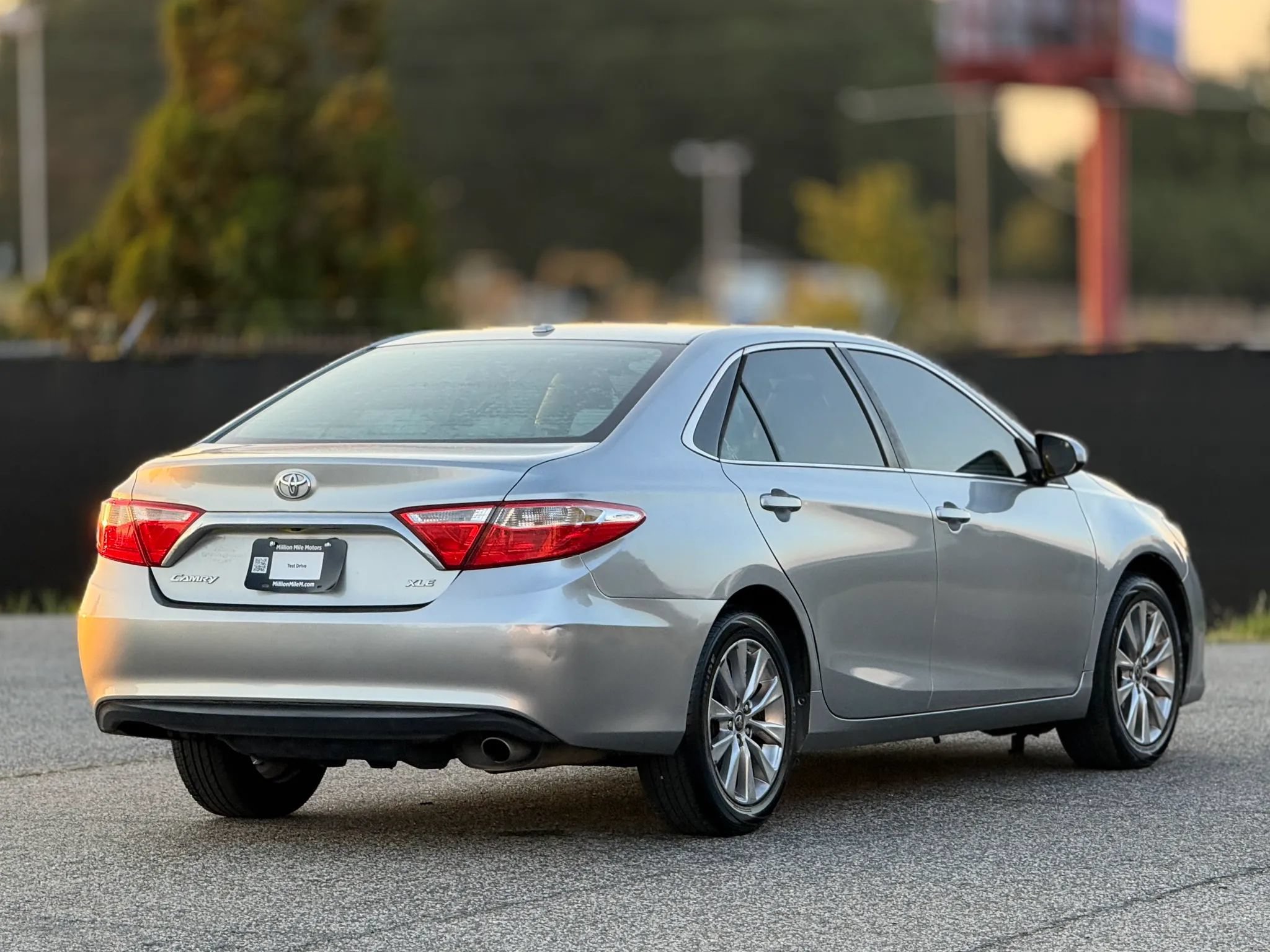 Used 2015 Toyota Camry XLE FWD image 9